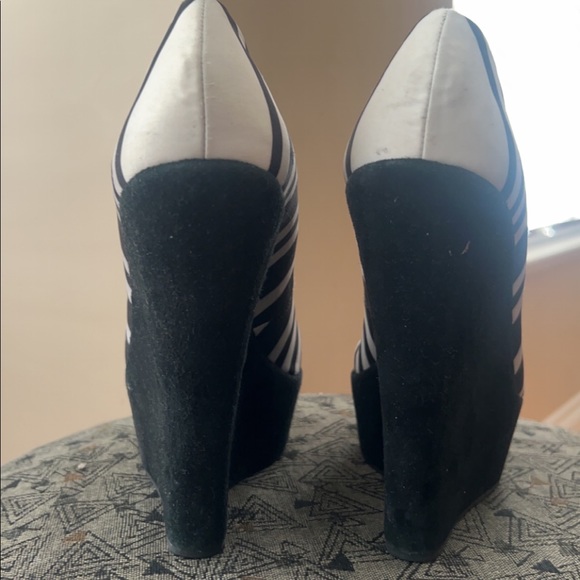 Striped black and white Aldo wedges - Picture 2 of 2